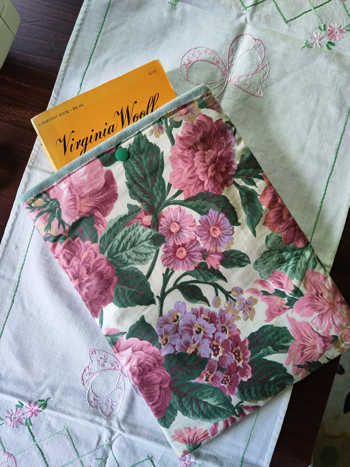 Book/Tablet Sleeve | Giulia Cino